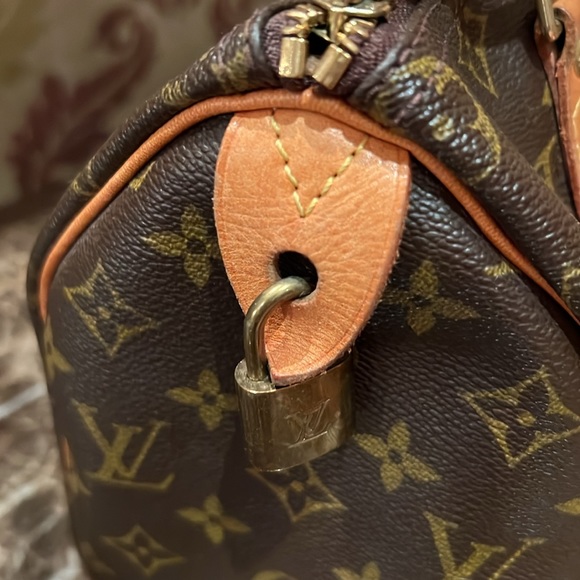 LV doctors small bag in a good condition - Picture 2 of 5